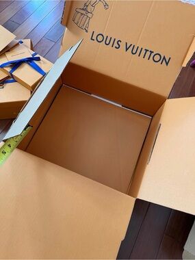 LV Shipping package